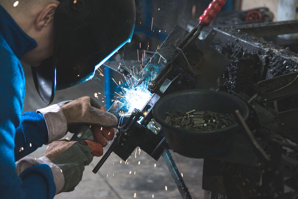 Welders - Zvar, s.r.o. | Worldwide Industrial Services and Personal Agency